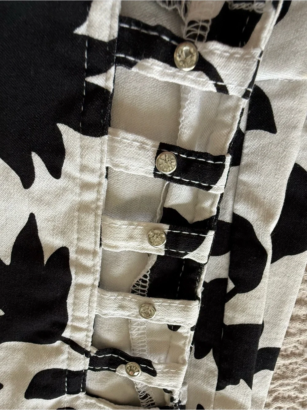 Attyre Black and White Floral Stretch Capris/Cropped Pants